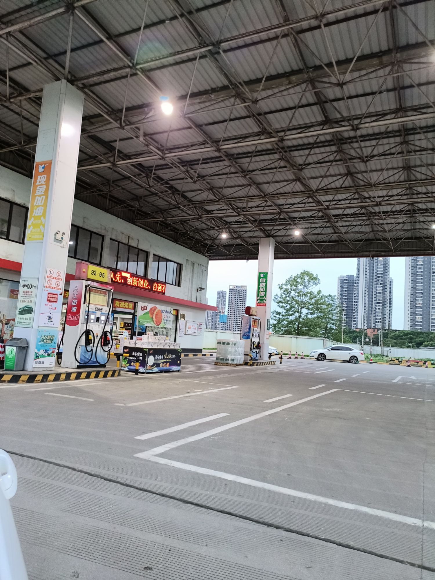 中国石油白露加油站