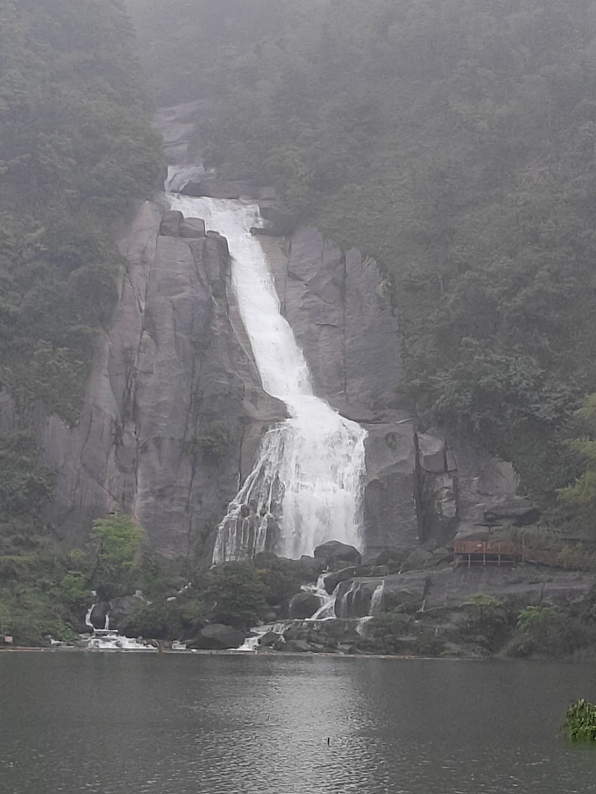 宝鼎瀑布景区旅行图片 1