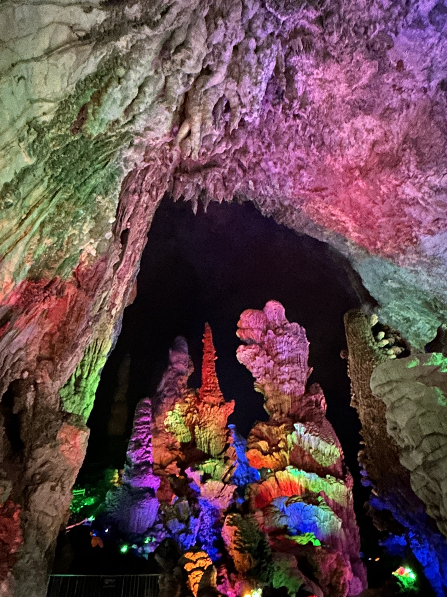 百魔洞旅行图片 1