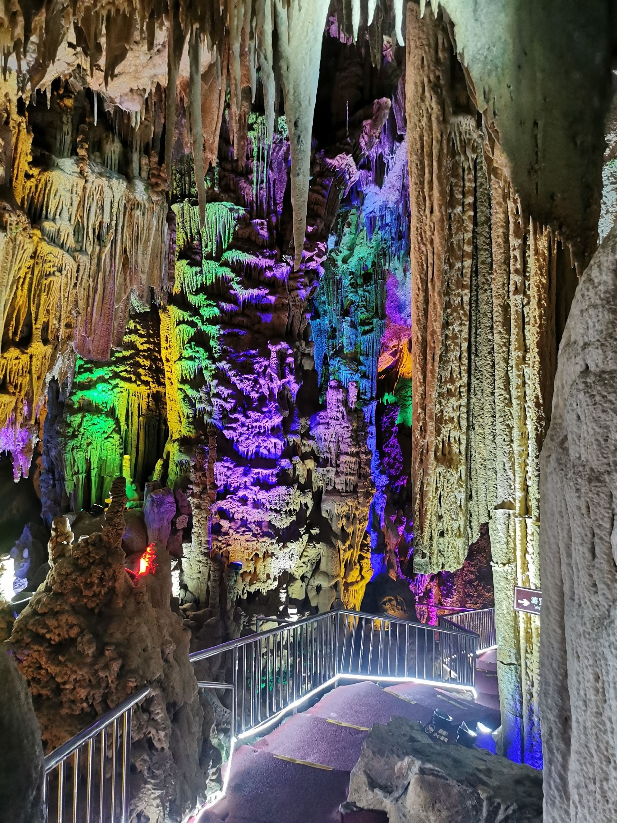巴马水晶宫景区旅行图片 1