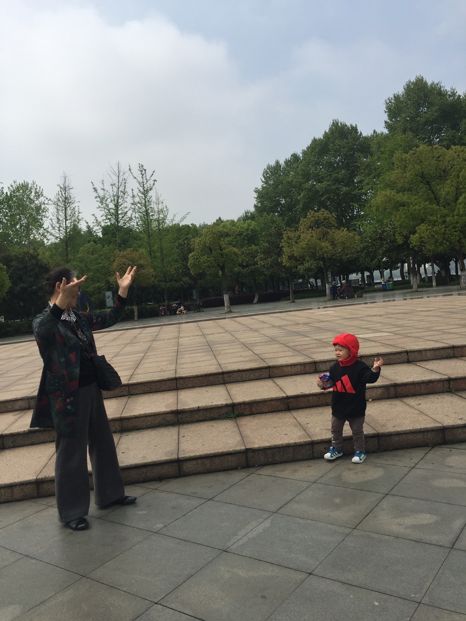 和中广场旅行图片 1