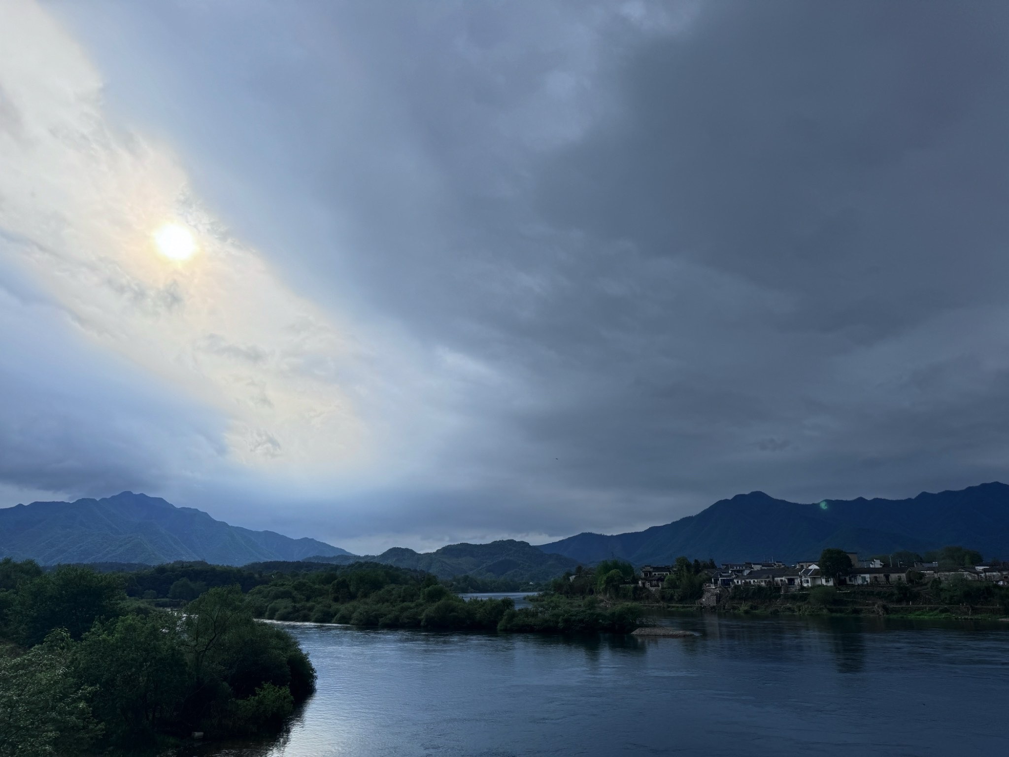 月亮湾旅行图片 1