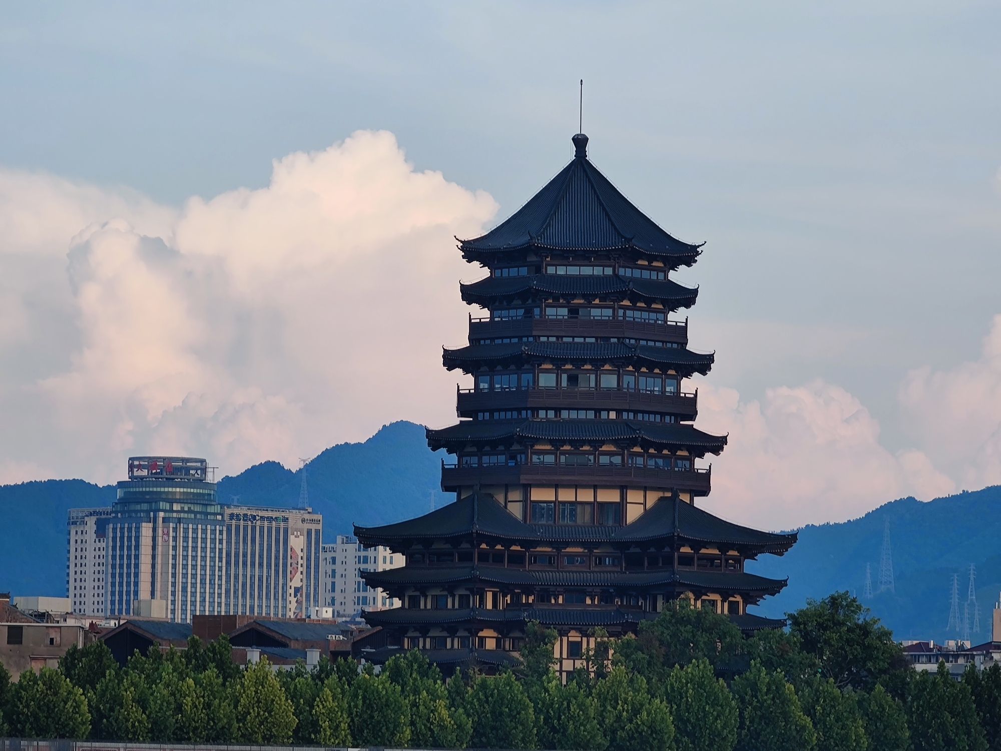昌南阁