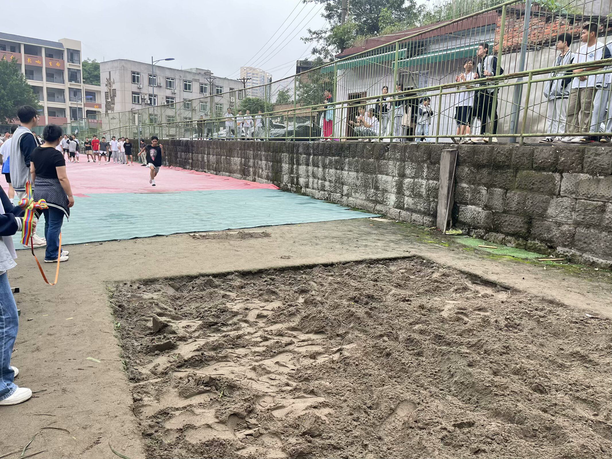 自贡市田家炳中学