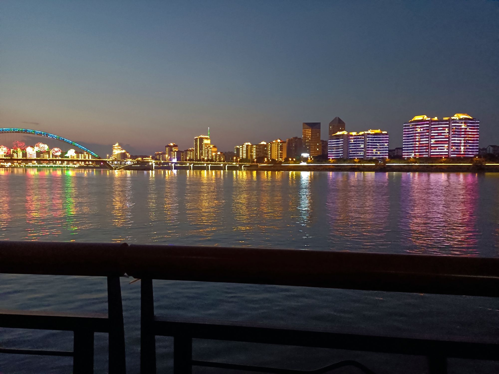 青年广场旅行图片 3