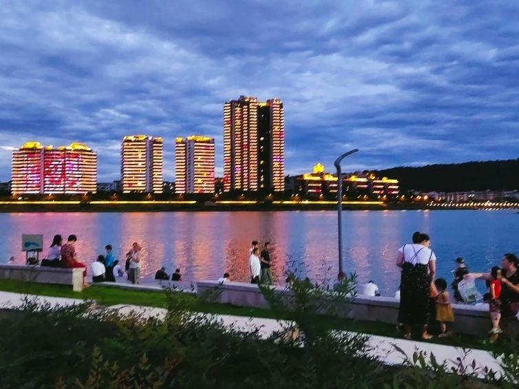 青年广场旅行图片 1