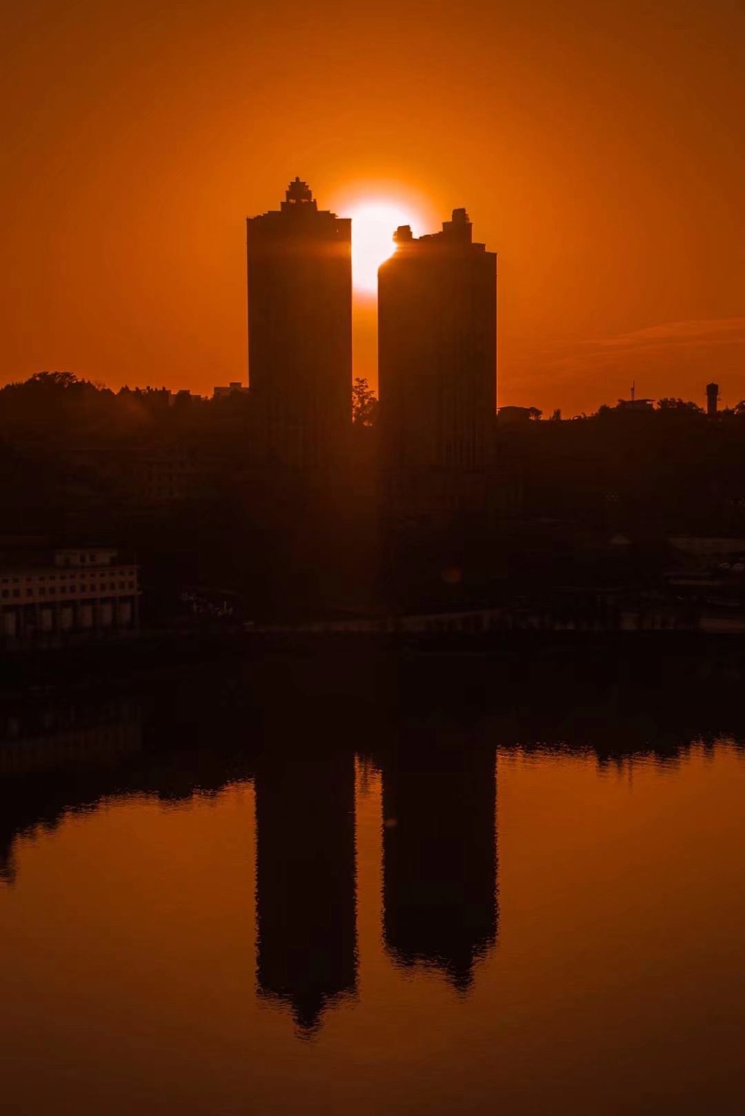 红岩子广场旅行图片 1