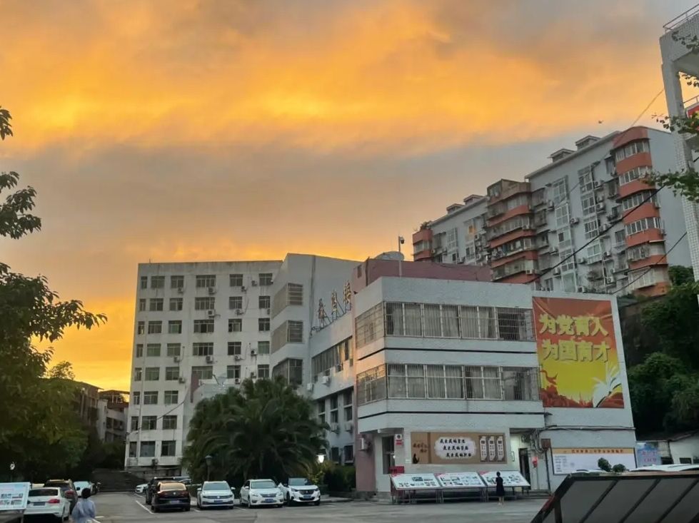 巴中三中