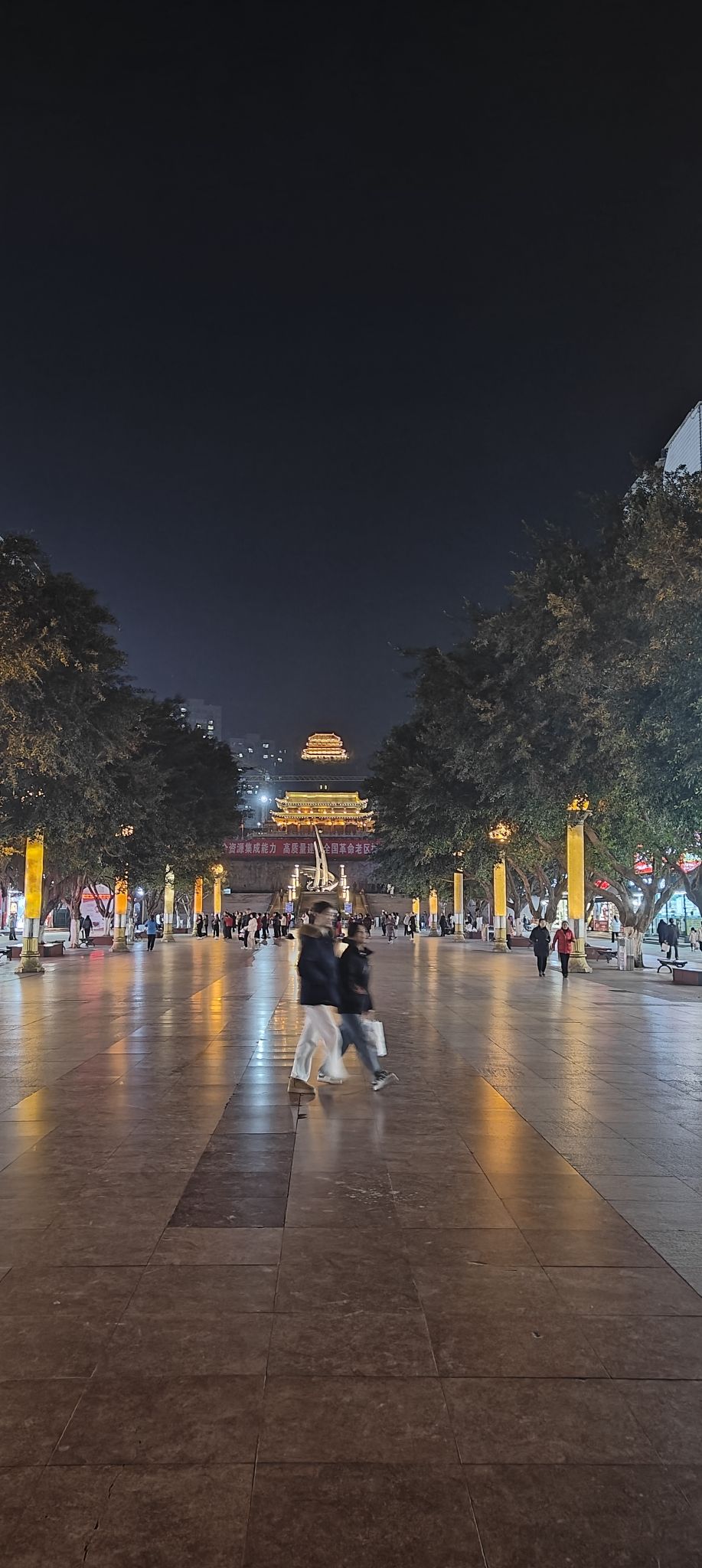 巴人广场旅行图片 1