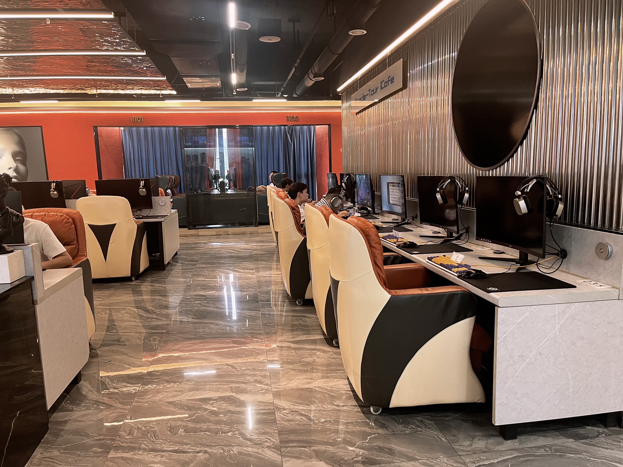 畅游奇迹电竞(至臻店)