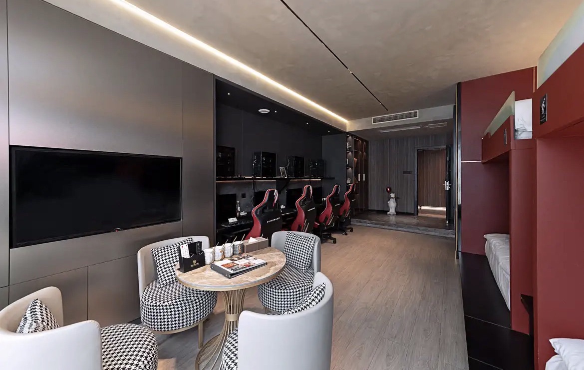 畅游奇迹电竞(至臻店)