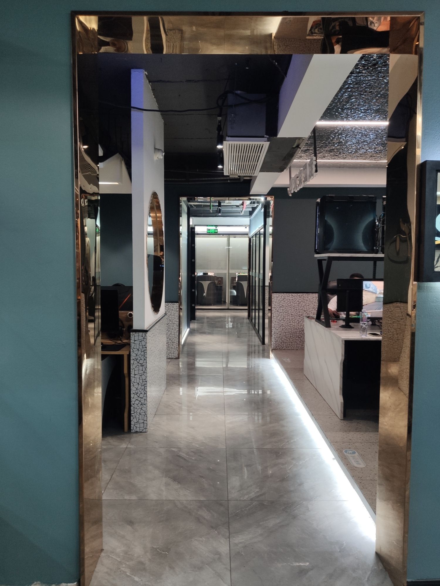 宏博网络会所(中意生活广场店)