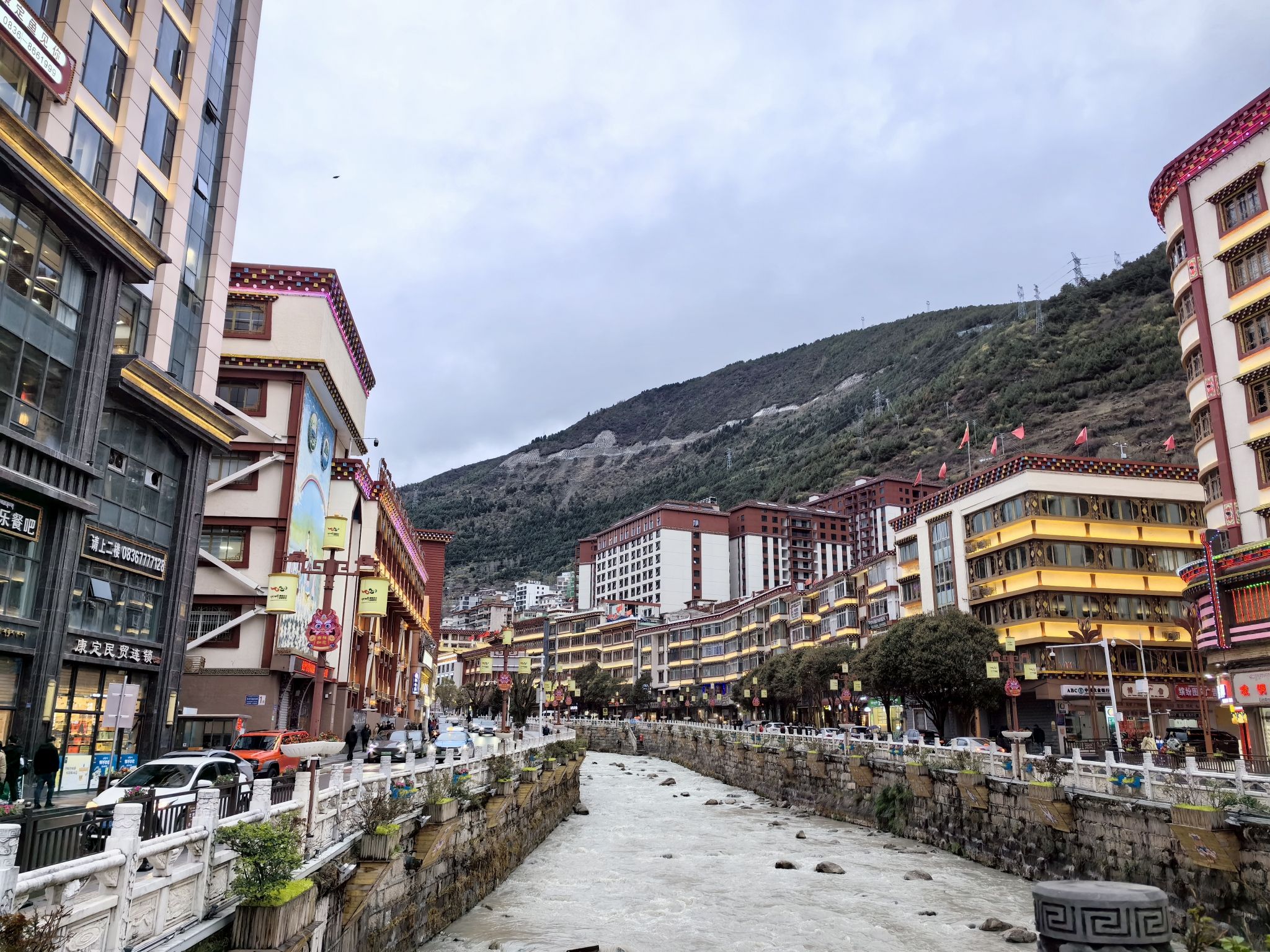 康定情歌广场旅行图片 1
