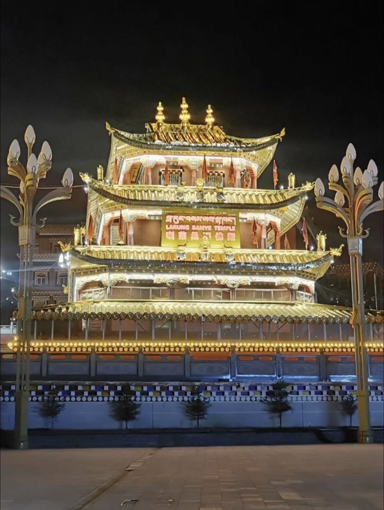 喇荣桑耶佛殿