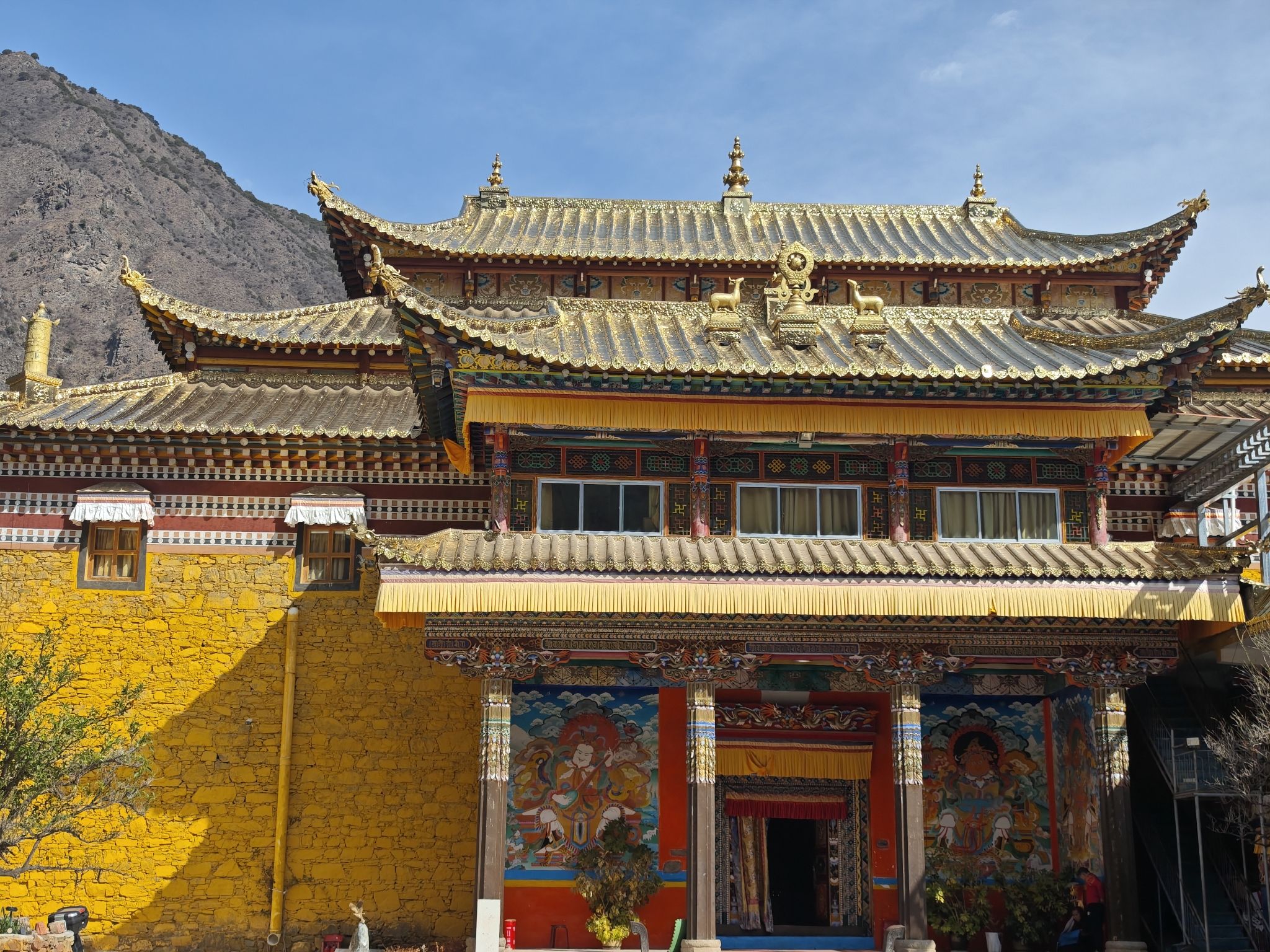 嘉绒雍仲拉顶广法寺实景照片