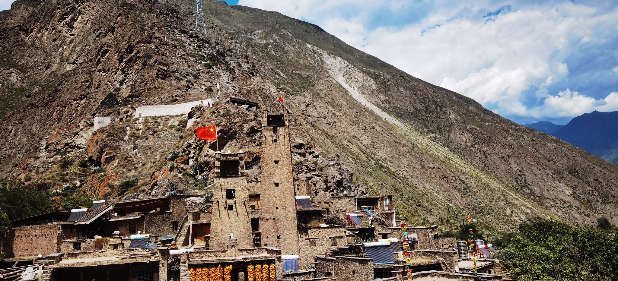 阿坝羌寨碉群桃坪羌寨