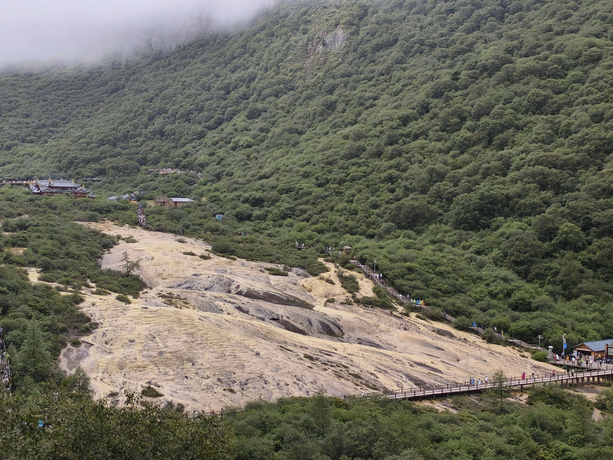金沙铺地