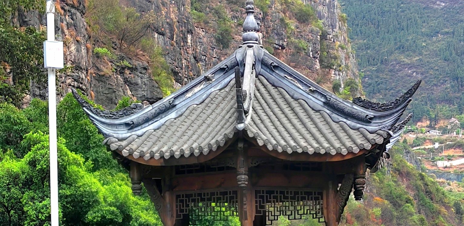 美酒河巨幅摩崖石刻旅行图片 3
