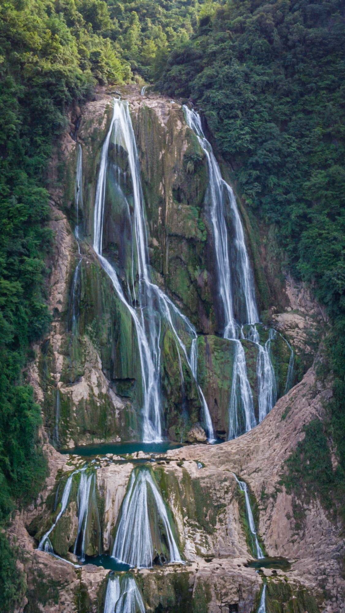 滴水滩瀑布景区