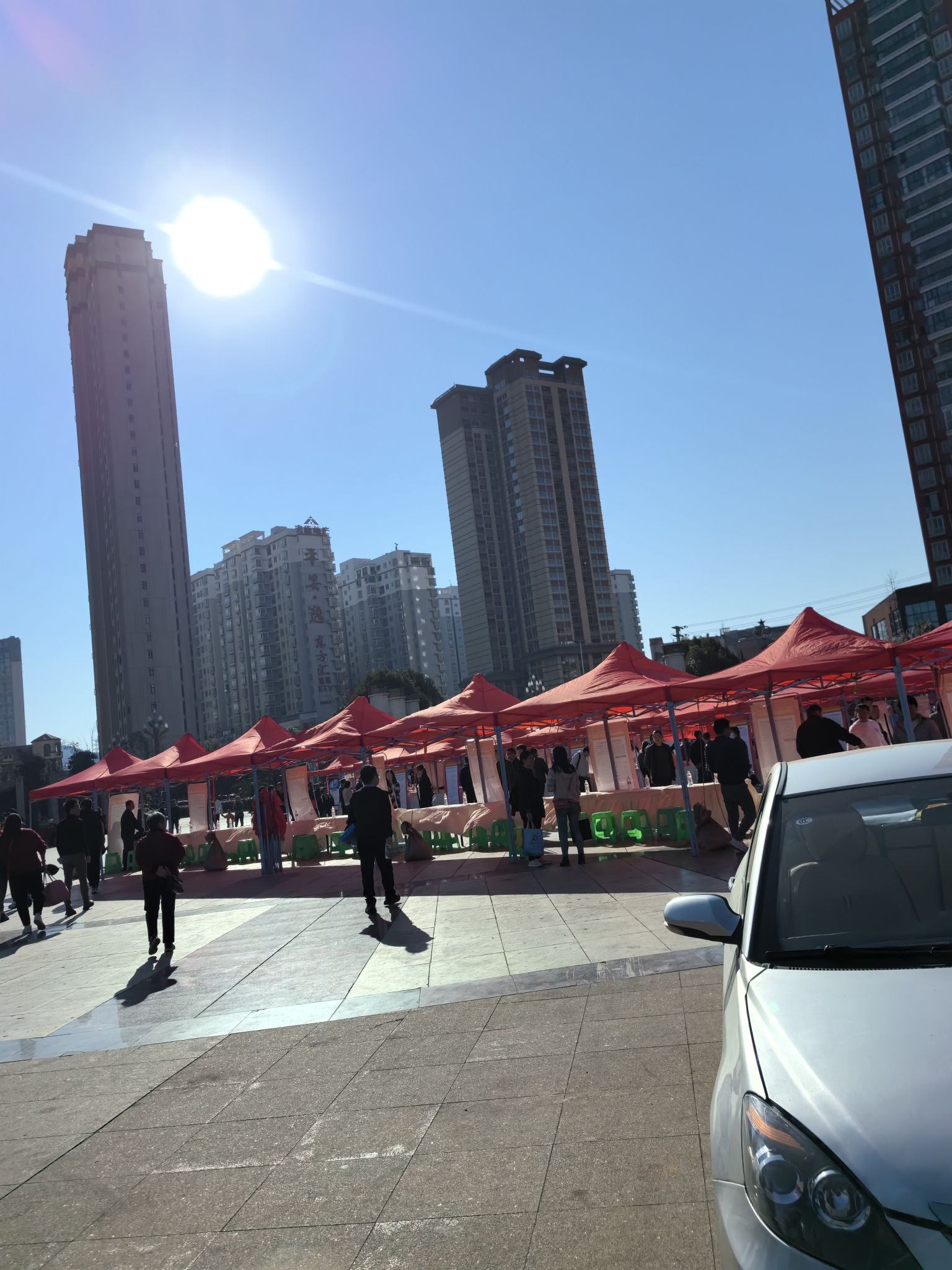 平安广场旅行图片