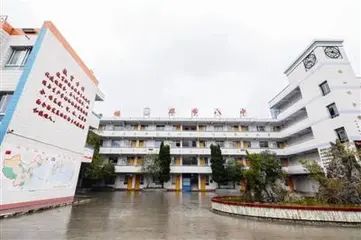 毕节八中