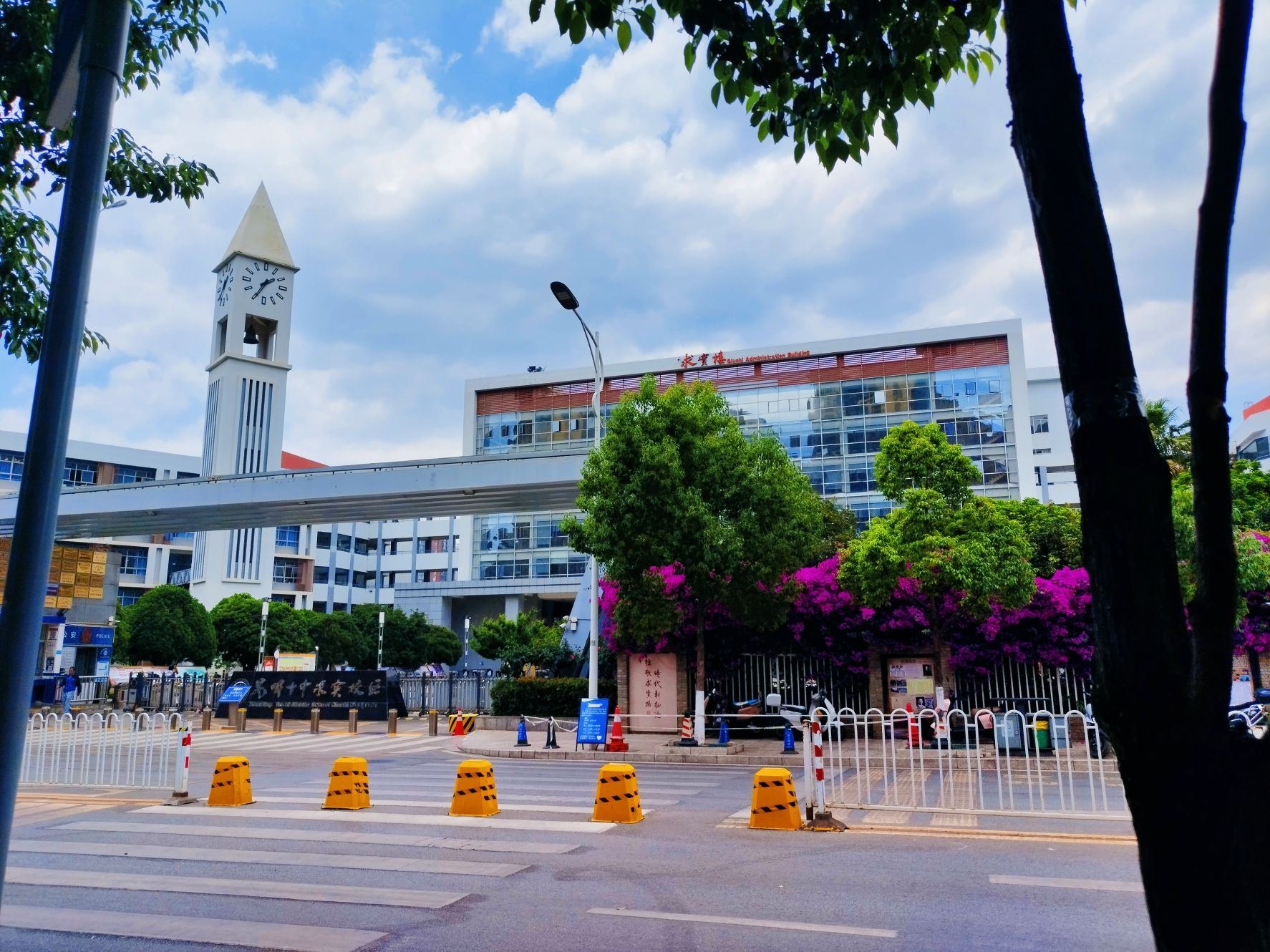 昆明市第十中学求实校区