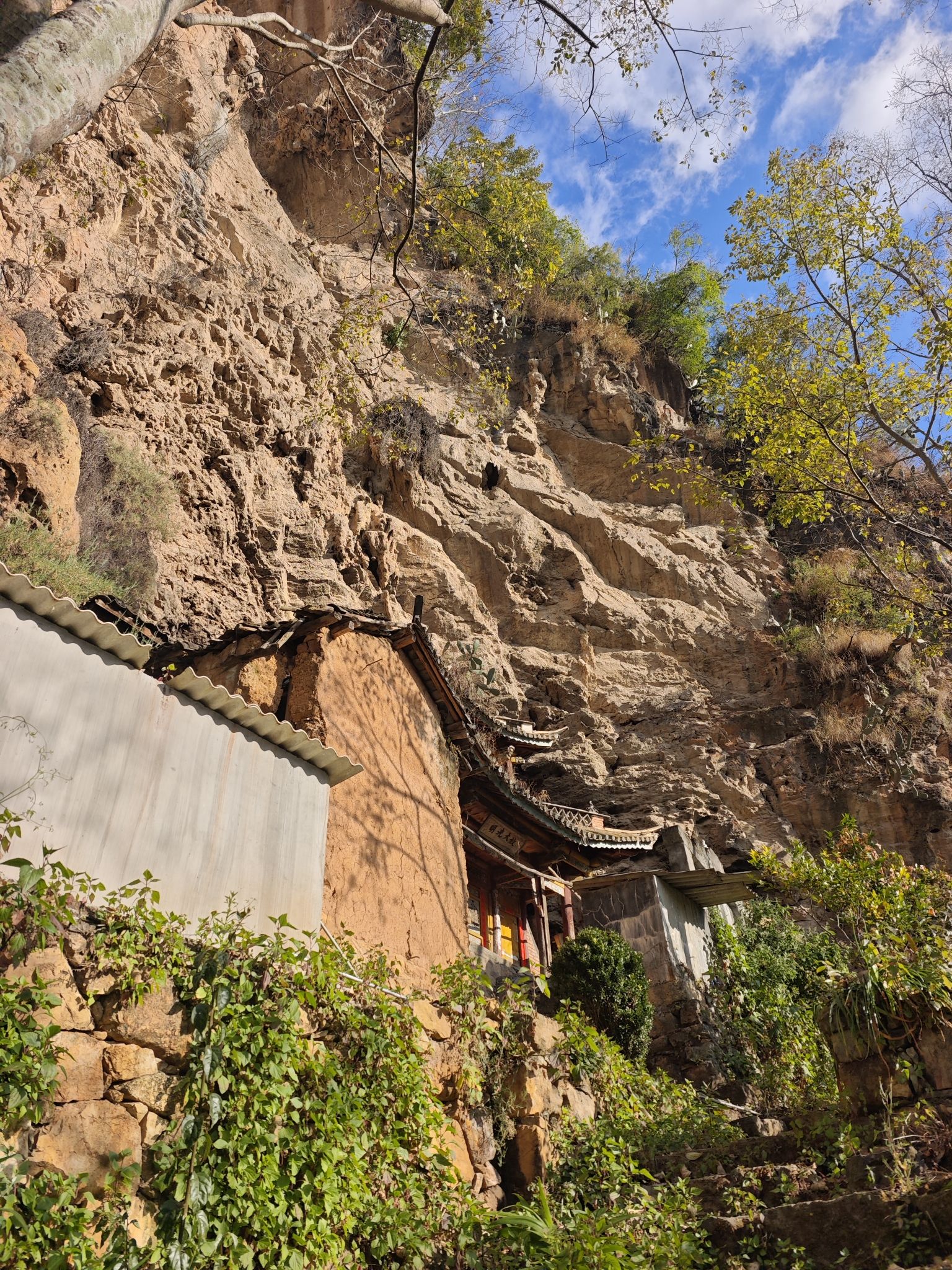 石洞寺实景照片