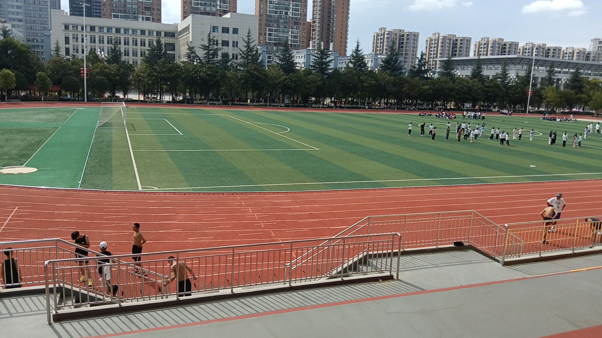曲靖财经学校
