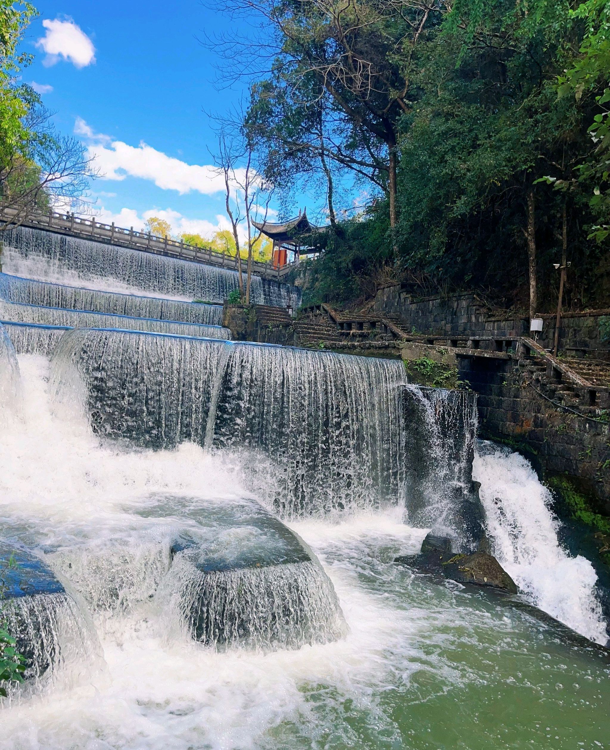 腾冲叠水河景区