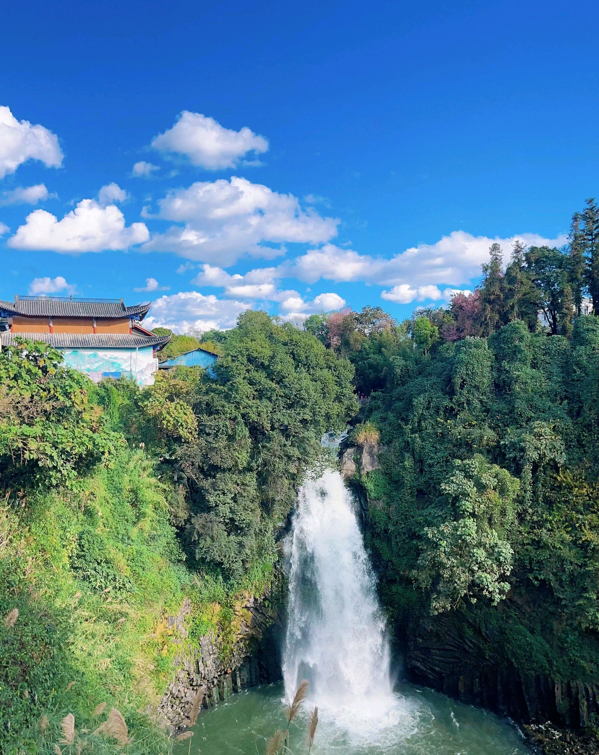 腾冲叠水河景区