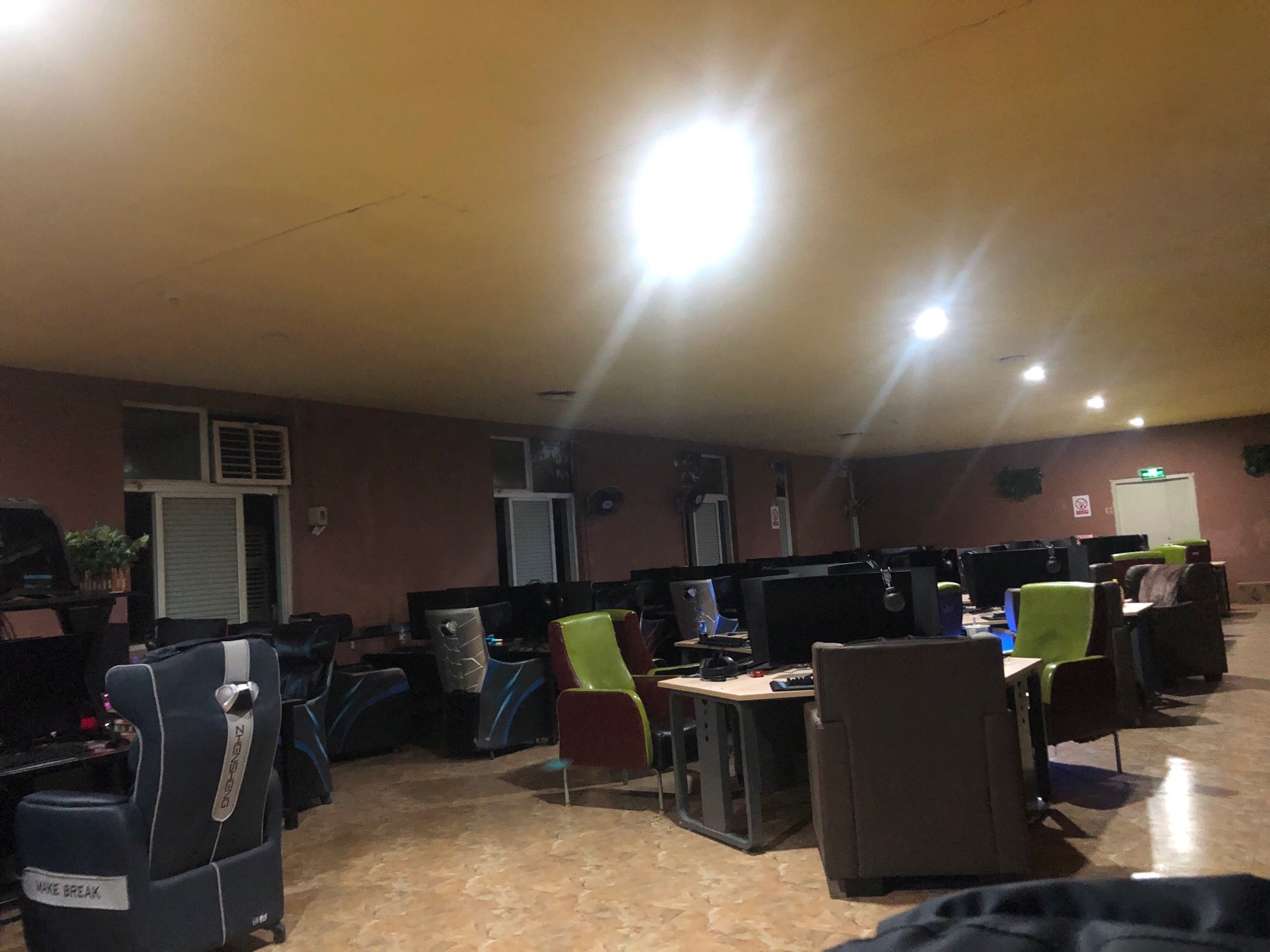 小红蚁网吧(小蚂蚁四分店)