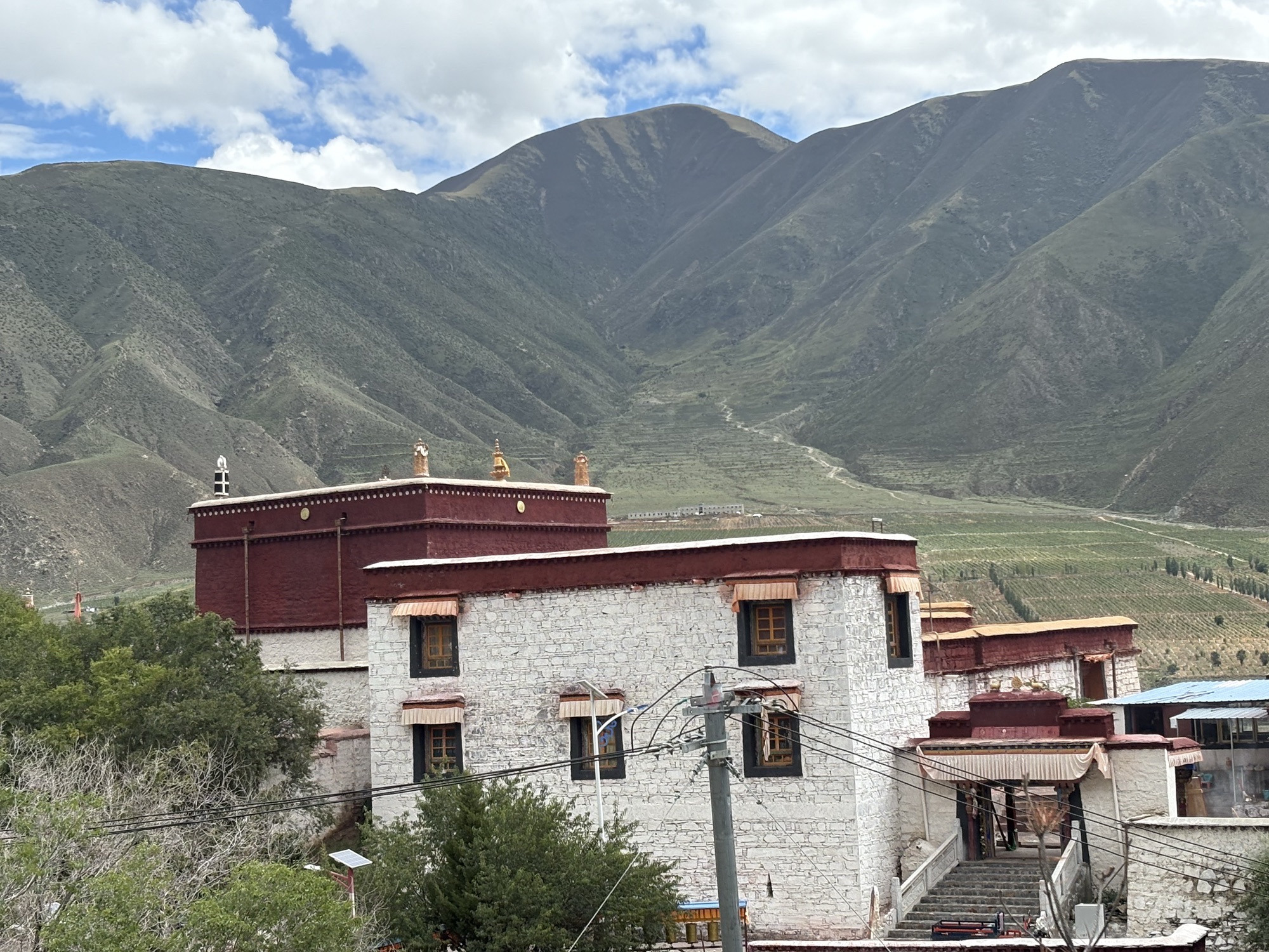 卡麻当寺实景照片