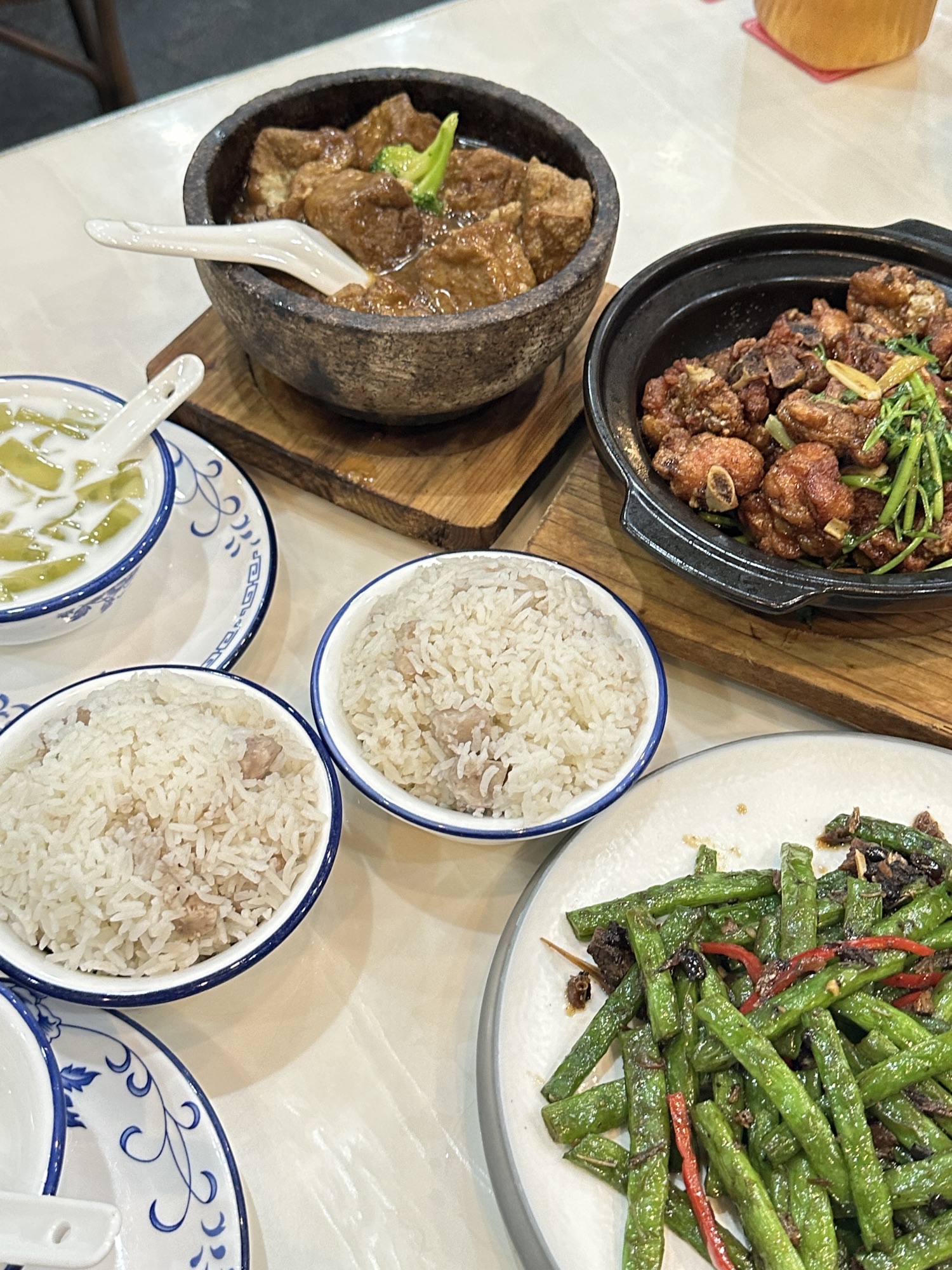 东就鸭饭店(滨海阳光店)