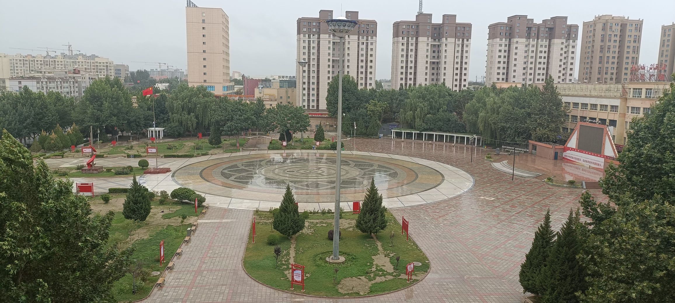 墨玉人民广场