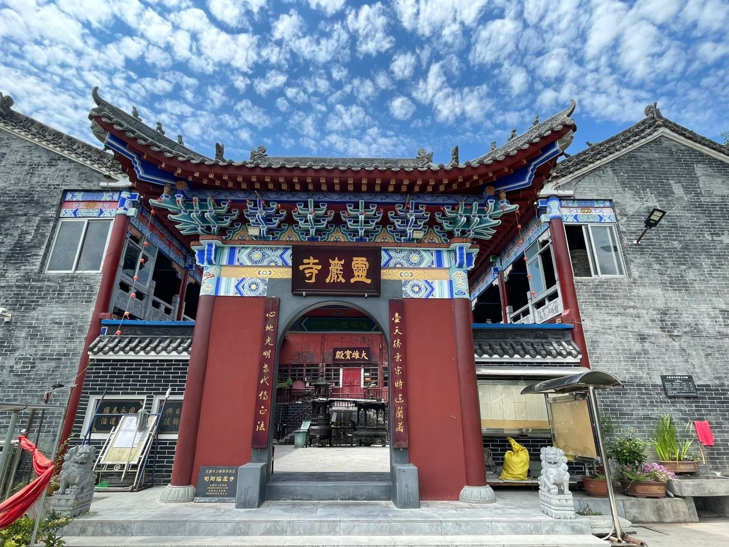 灵崖寺实景照片