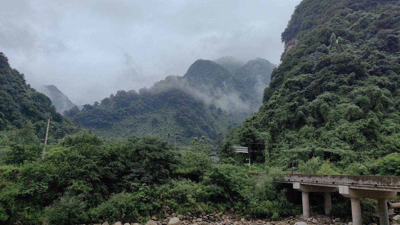 银洞峡