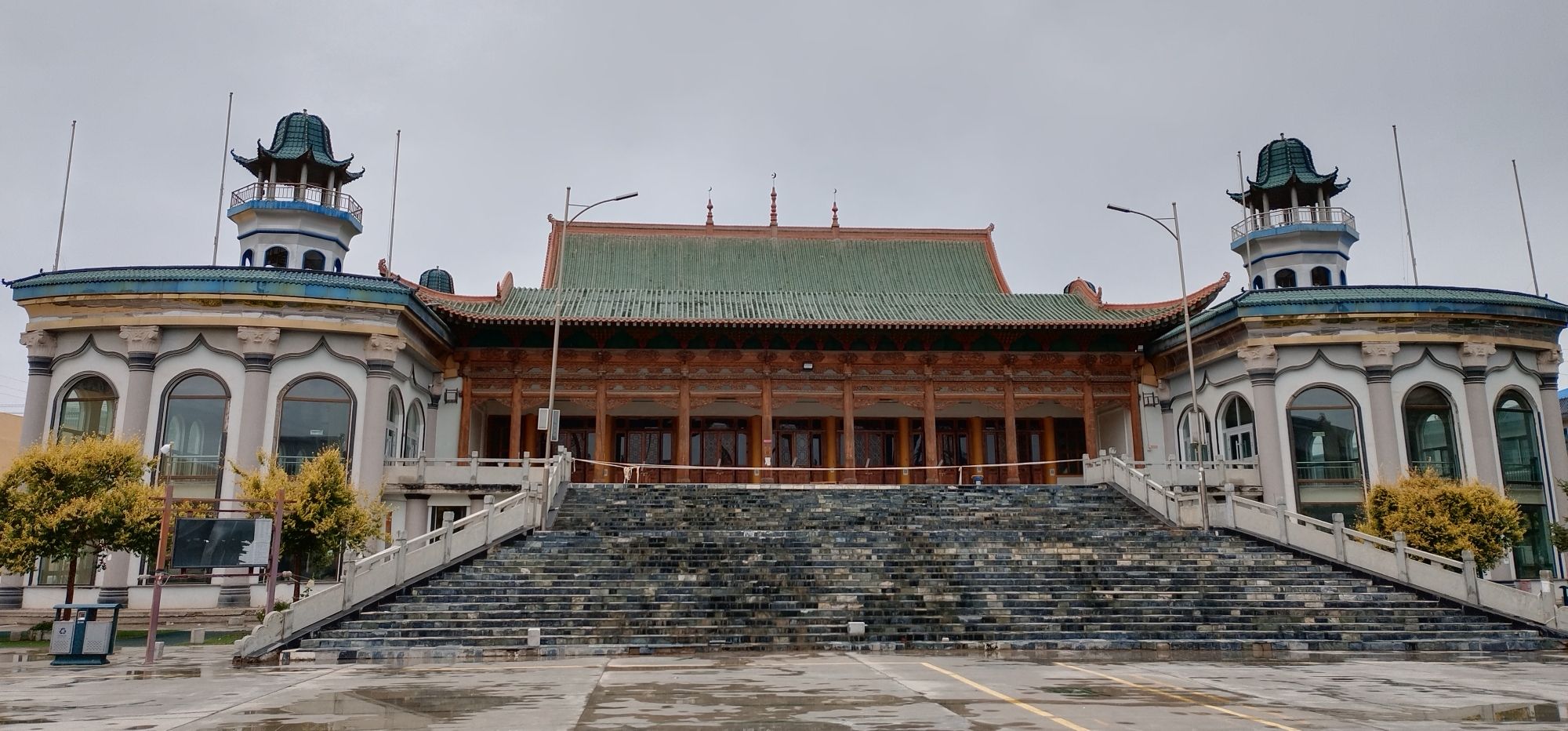 格尔木河东清真大寺