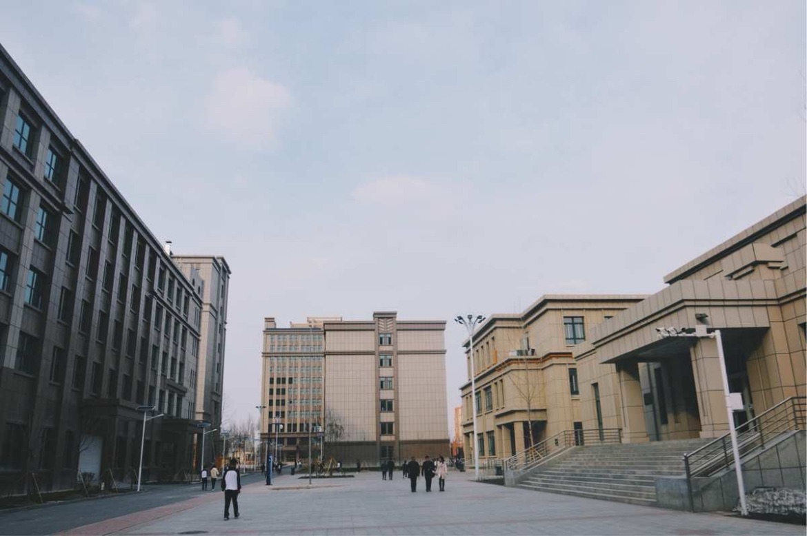 伊犁技师培训学院