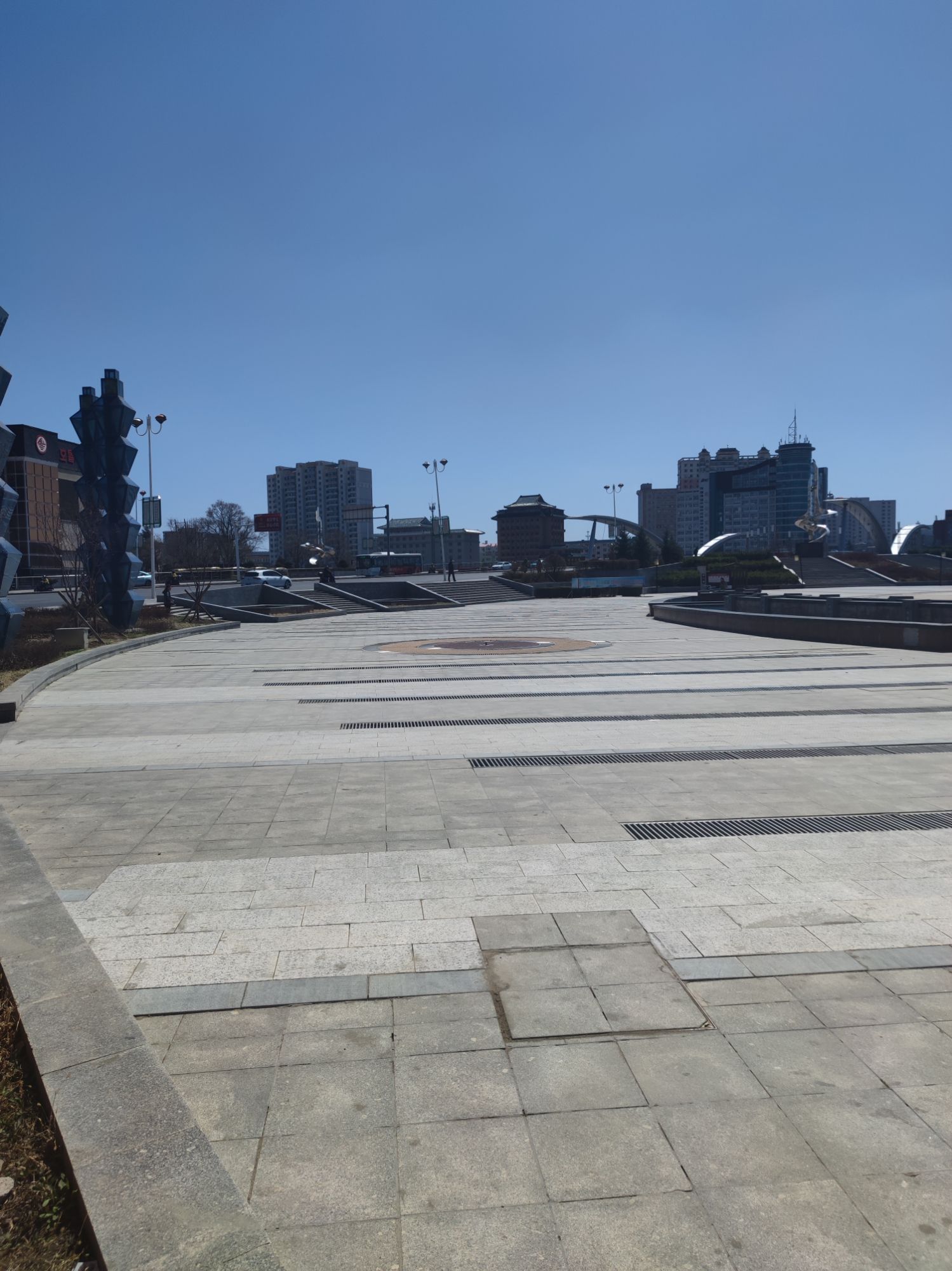 青年广场旅行图片 1