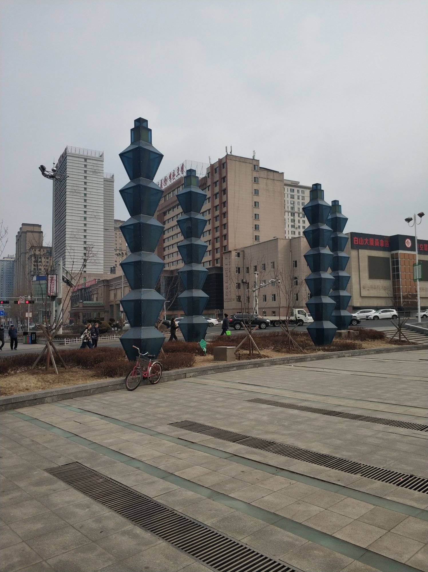 青年广场旅行图片 3