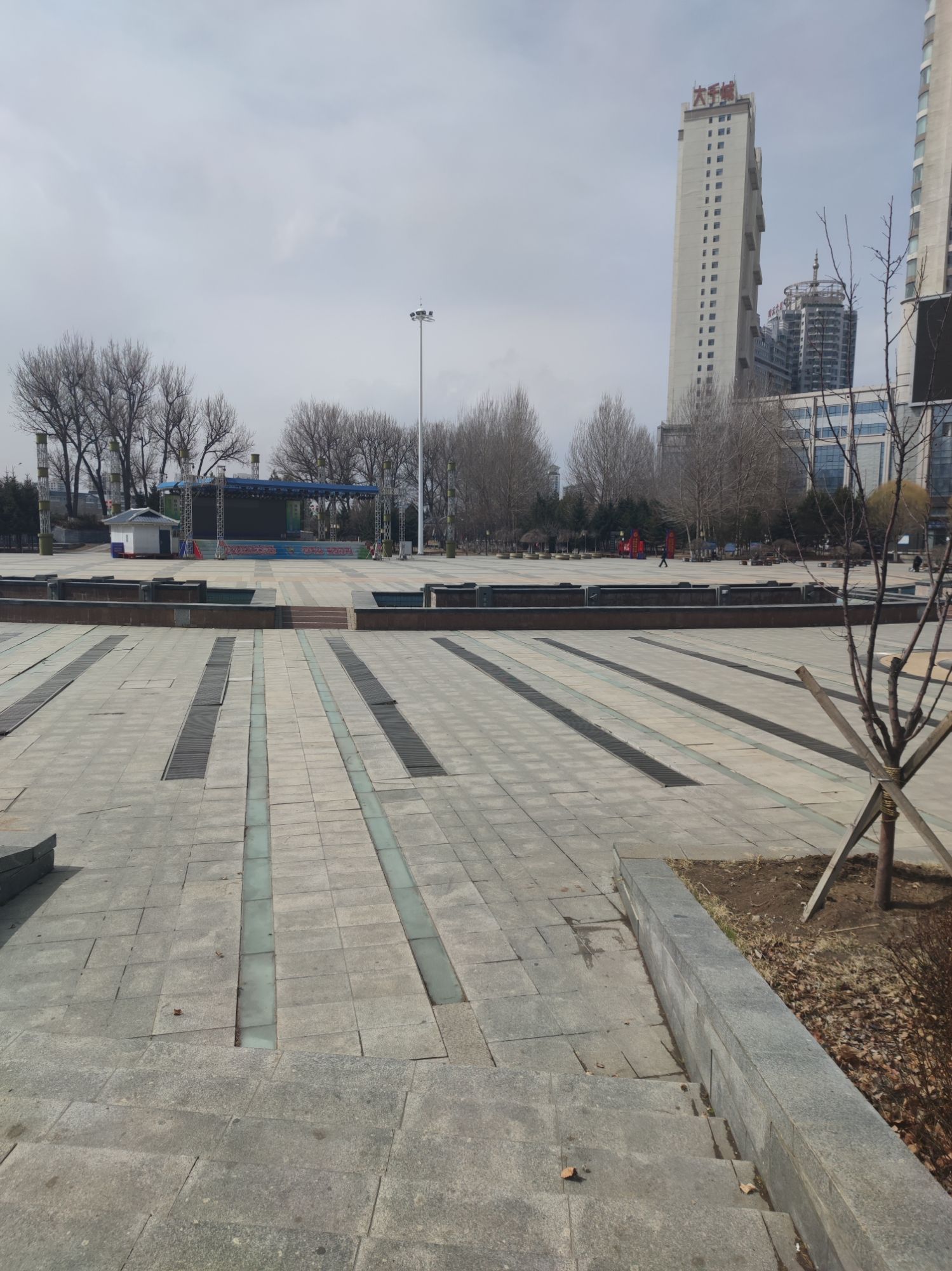 青年广场旅行图片 2