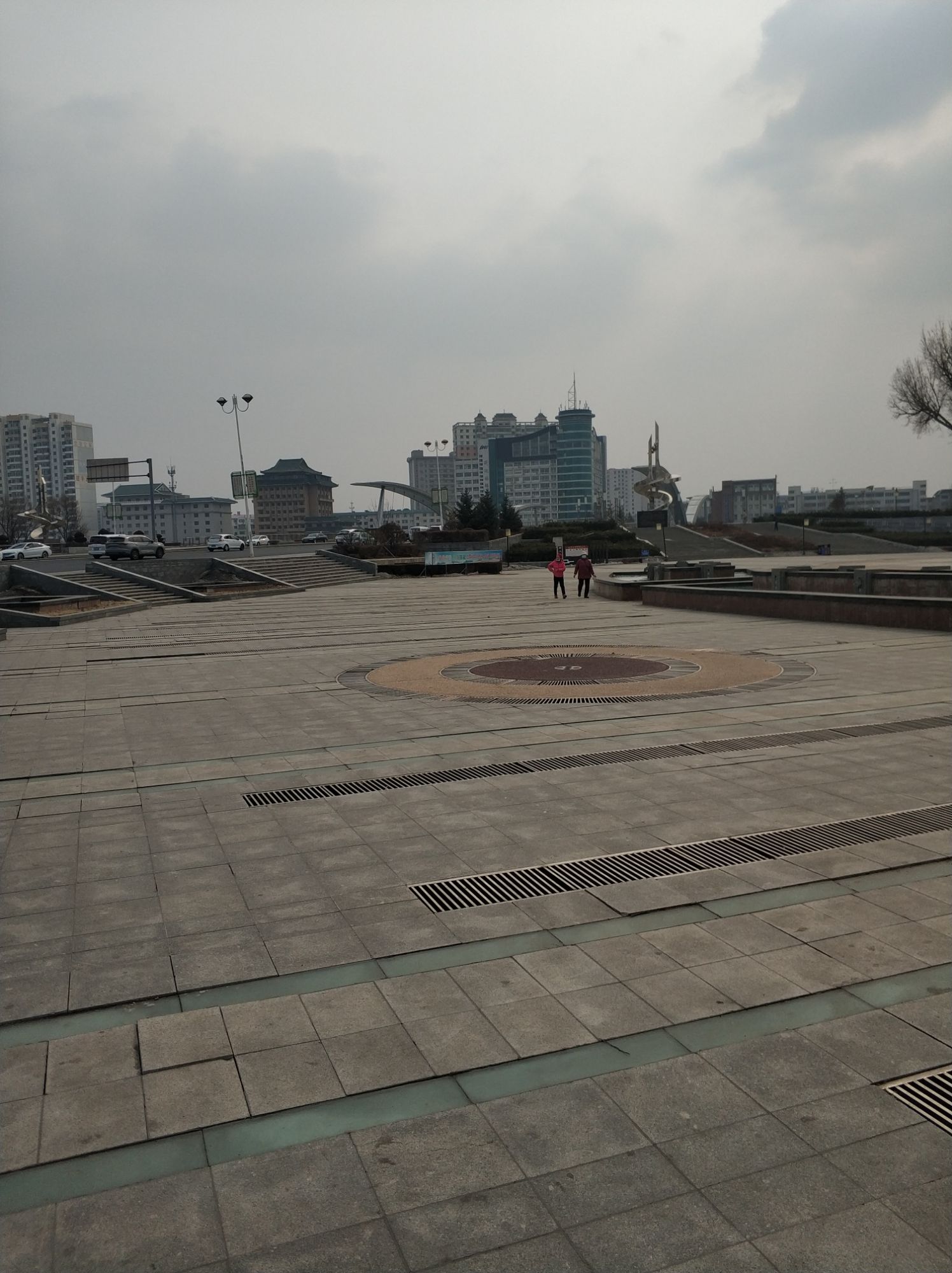 青年广场旅行图片 2