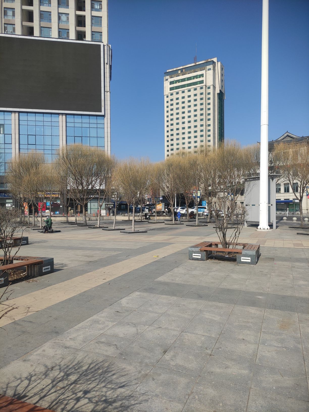 青年广场旅行图片 1