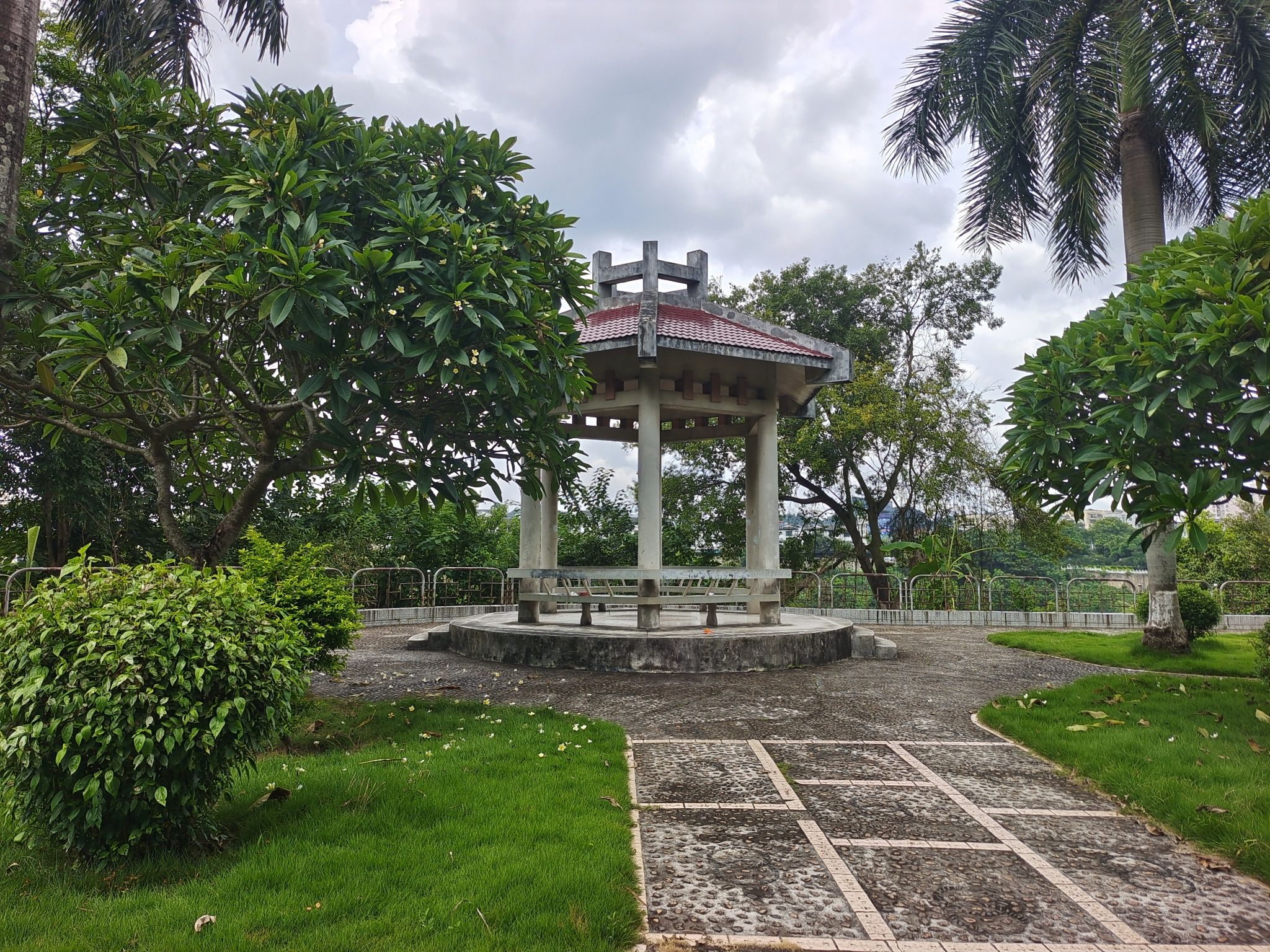环江东路小游园旅行图片 3
