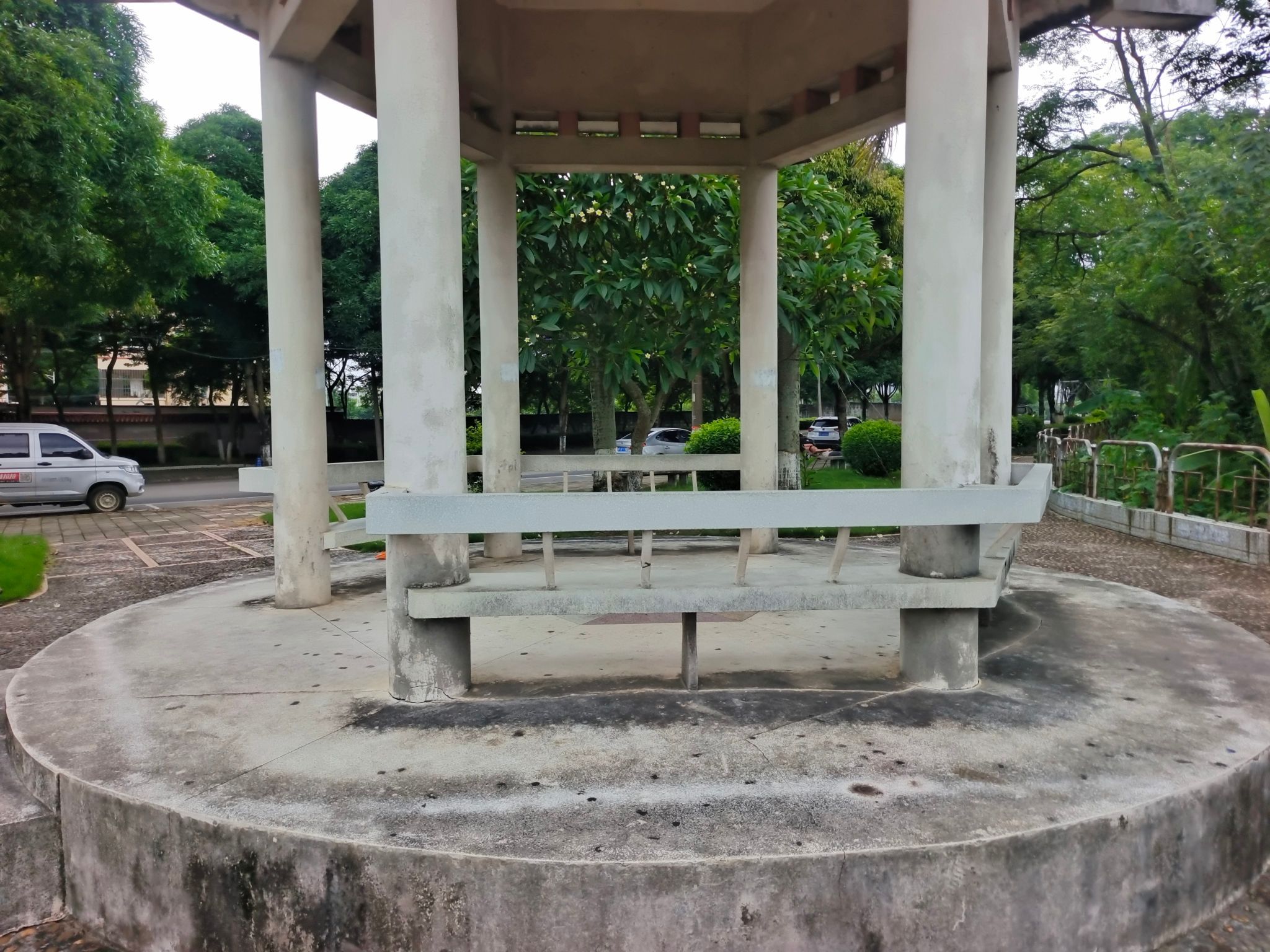 环江东路小游园旅行图片 1