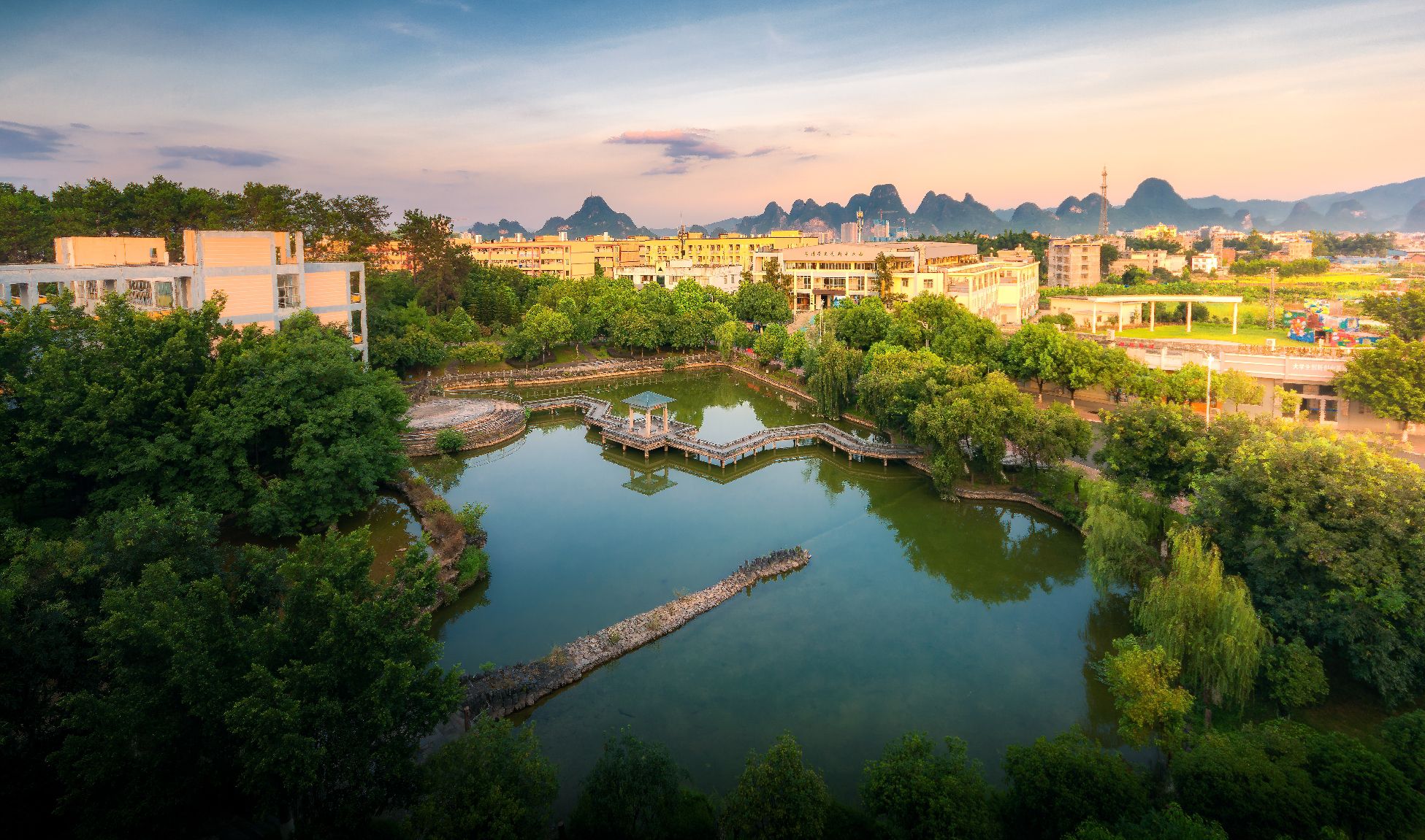 贺州学院