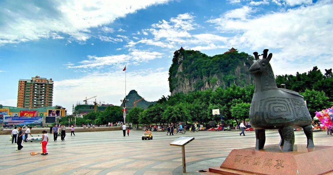 灵峰广场旅行图片 3