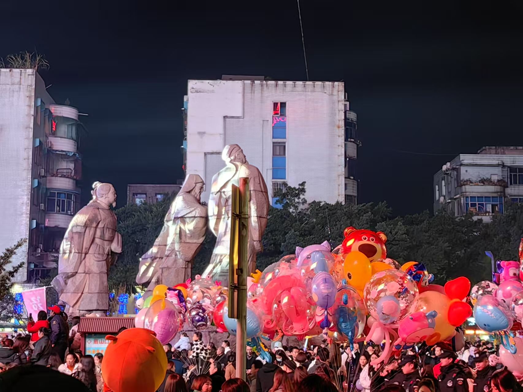 三苏雕像广场旅行图片 1