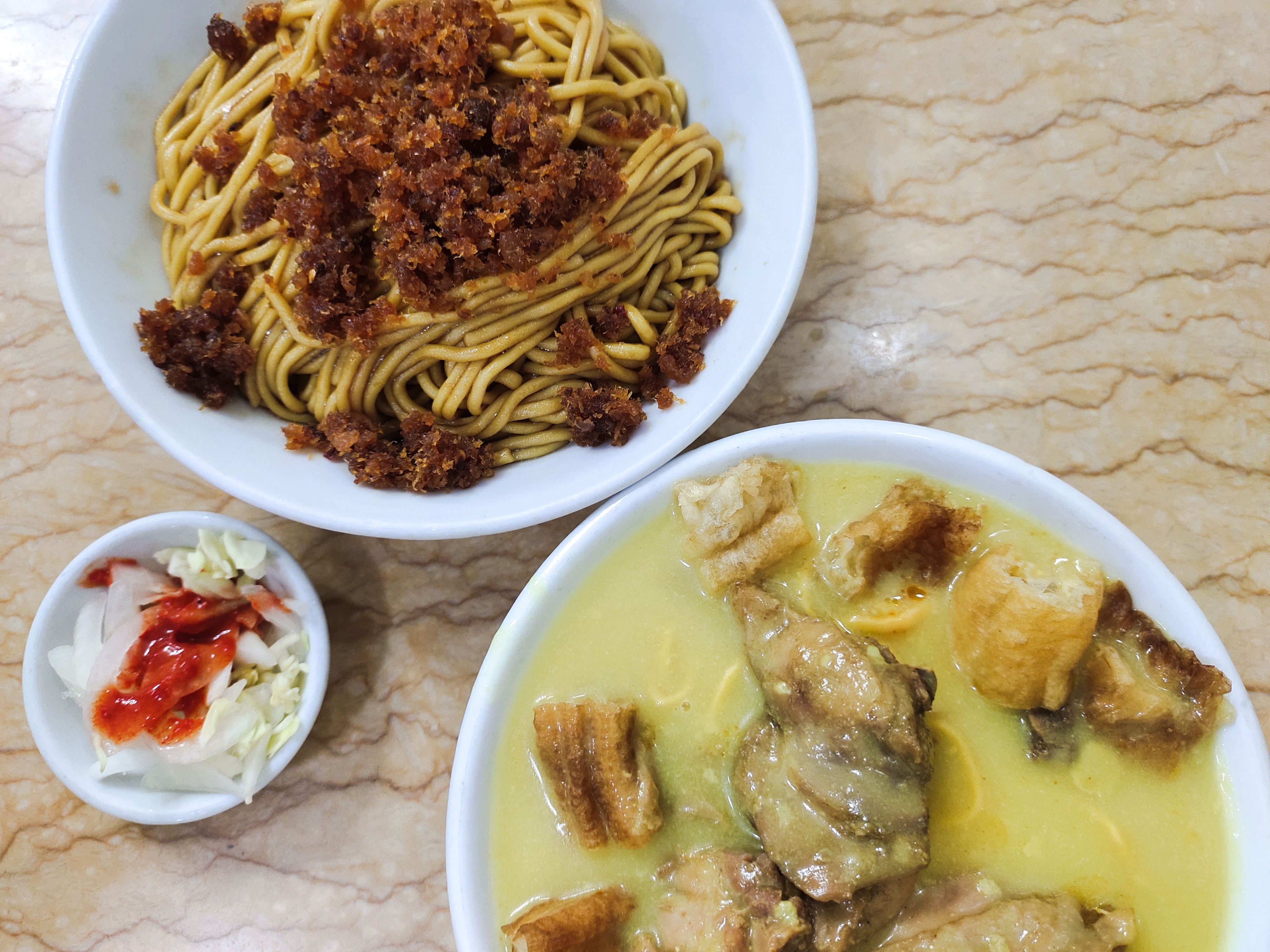 雅馨缅甸餐厅(三盏灯店)椰汁鸡面专卖店