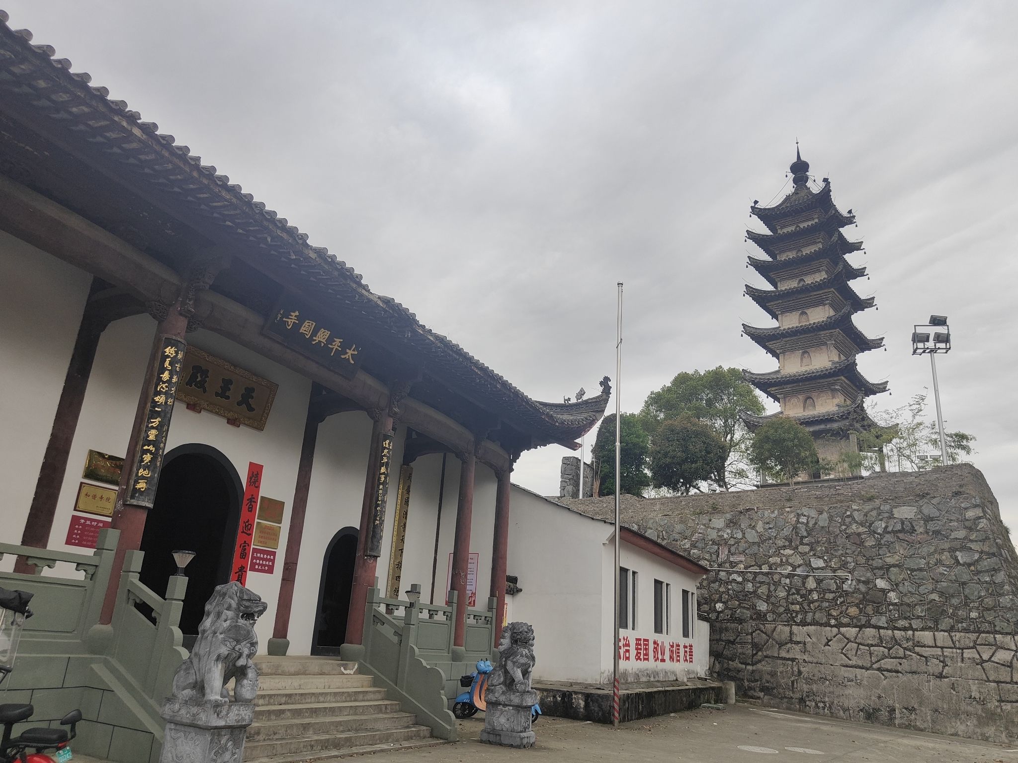 长庆寺塔旅行图片 1